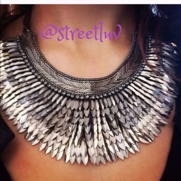 Stella & Dot Pegasus Bib Necklace Silver Limited Edition - Picture 3 of 10